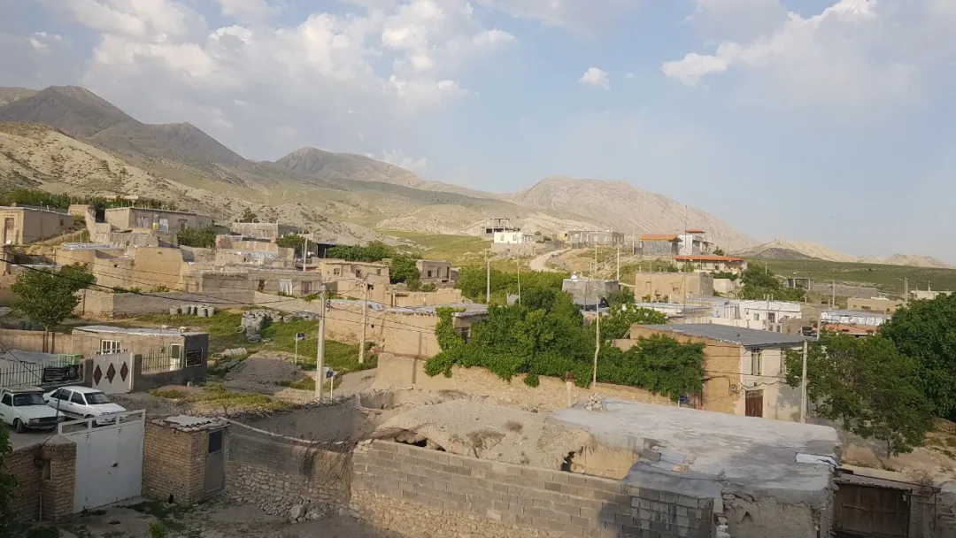 خانه می‌دهیم، جاده بسازید